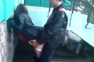 Бухая казашка после выпускного ебется за общежитием