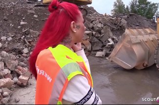 Рыжая немецкая шмара отсосала трактористу, он еще трахнул её пизду